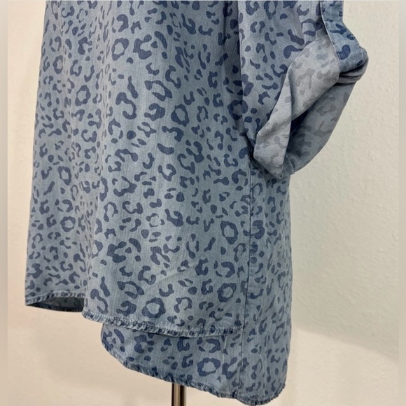 Philosophy Womans Tunic Flowy Roll Tab SIve Blue V Neck Denim Lepord Print XL - Picture 3 of 13